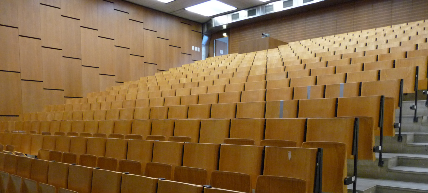 Bild von einem leeren Hörsaal